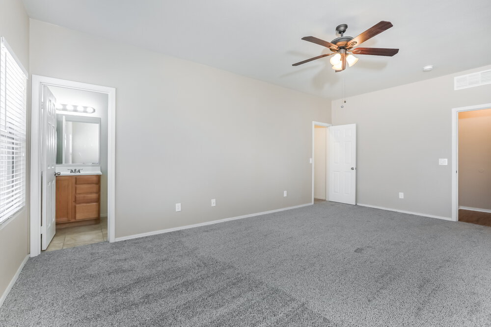 Building Photo - 2924 W Allens Peak Dr
