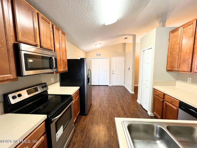 Building Photo - 1960 McGirts Point Blvd