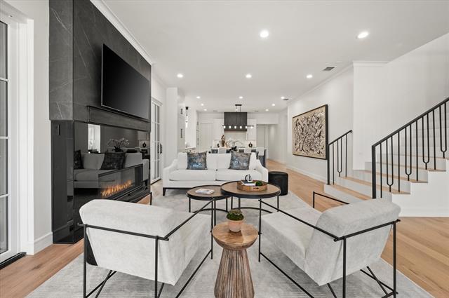 Building Photo - 2955 Sunset Blvd