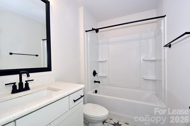 Building Photo - 6153 Sylvan Dr