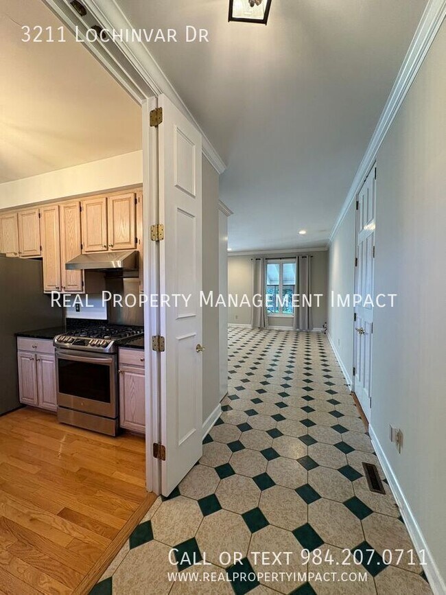 Building Photo - 3211 Lochinvar Dr