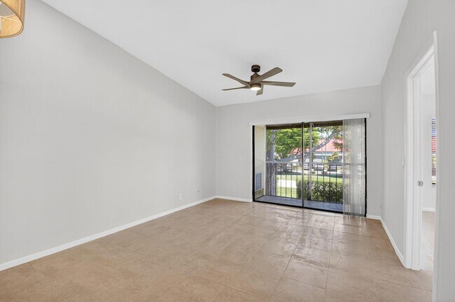 Building Photo - 6649 Somerset Dr
