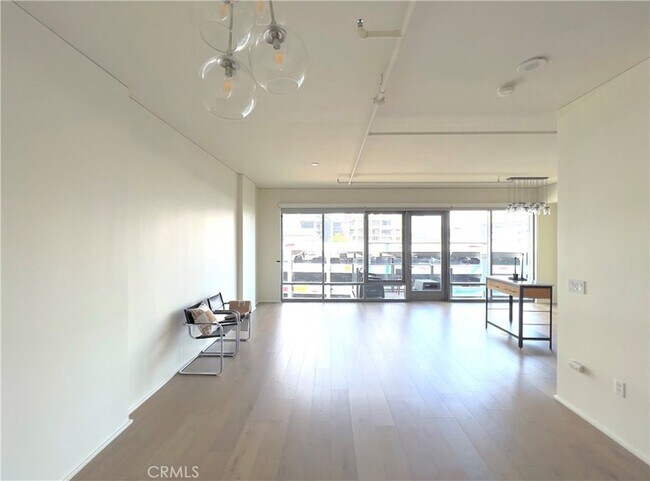 Building Photo - 1100 S Hope St