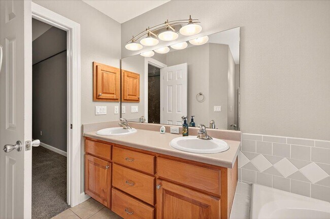 Building Photo - 4 Swift Pass