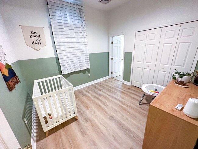 Building Photo - 3 Bed/ 2.5 Bath Pet Friendly Home!