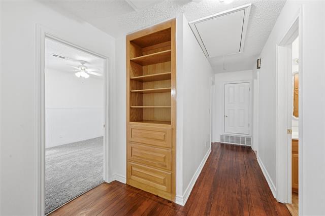 Building Photo - 910 N Powell Pkwy