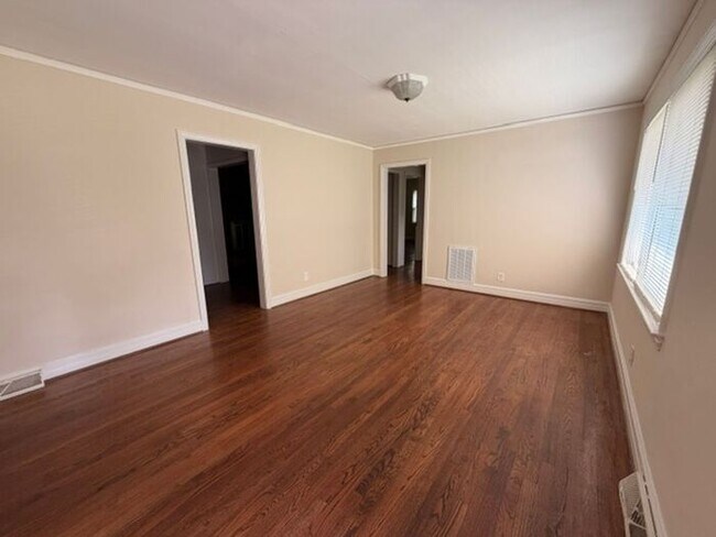 Building Photo - Cute 2 Bedroom in Taylors, SC!