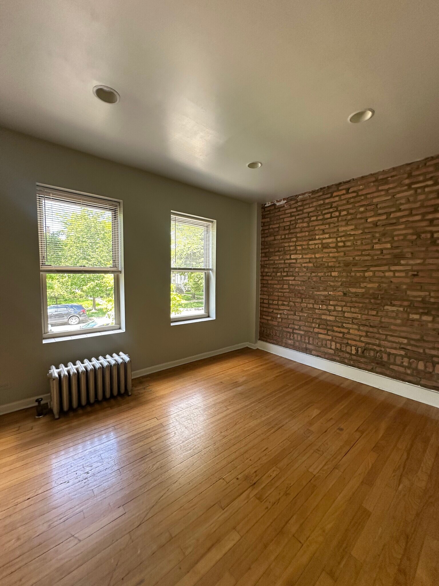 Building Photo - 4237 N Paulina St