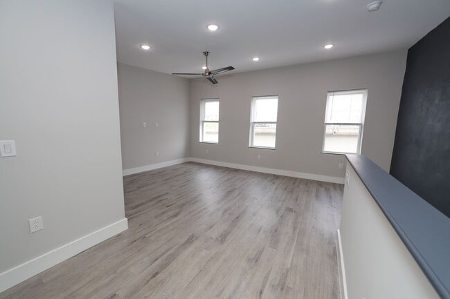 Building Photo - 3565 Kensington Ave