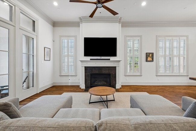 Building Photo - 1521 Oakdale St