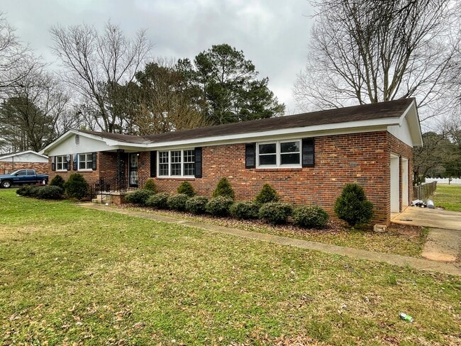 Building Photo - 8413 Old Madison Pike