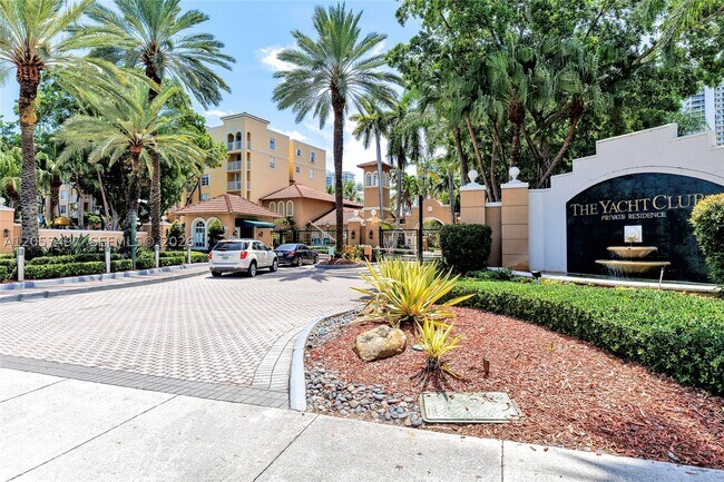 Building Photo - 19501 E Country Club Dr