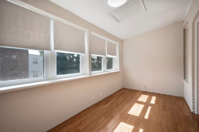 Building Photo - Available Now! Recently Renovated 4 Bedroo...
