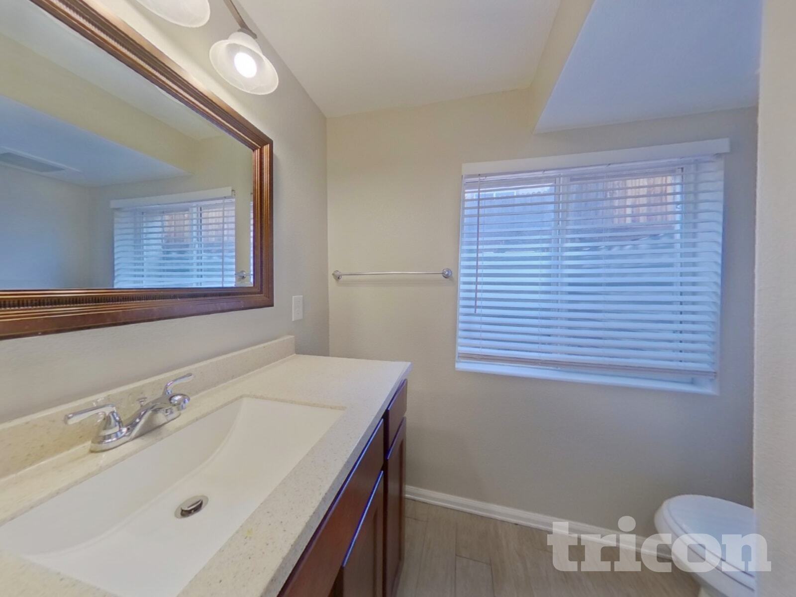 Building Photo - 9909 Vine St