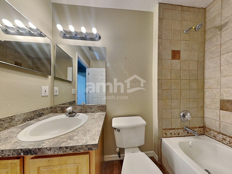 Building Photo - 5053 Foxcroft Ct