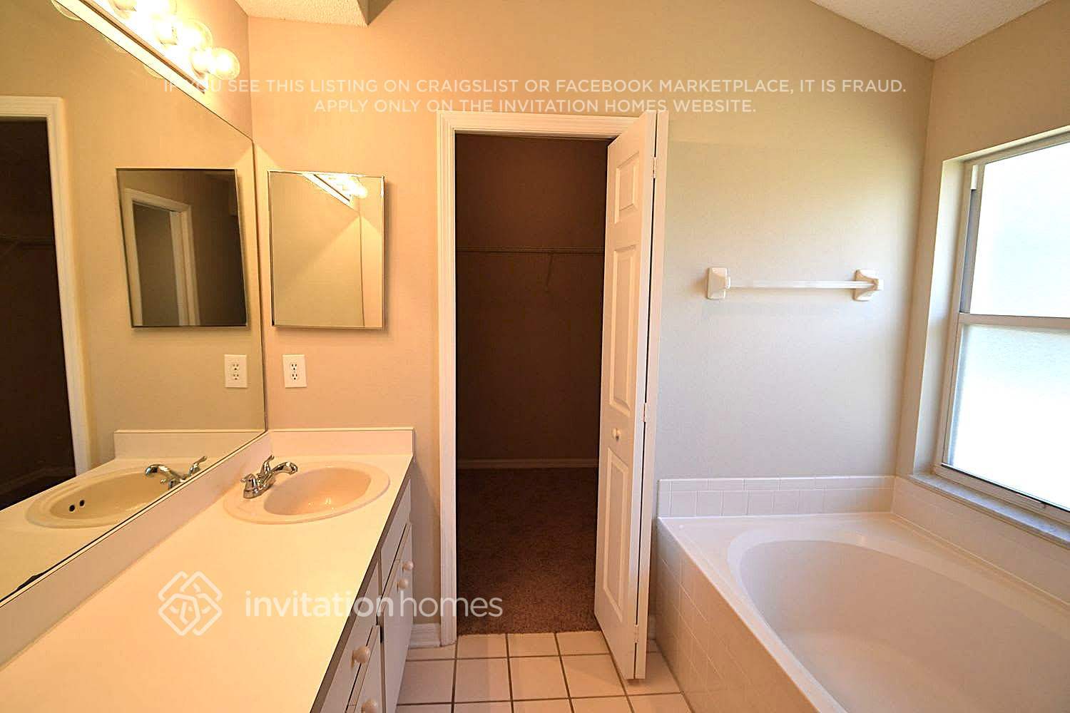 Building Photo - 5902 Azure Dr