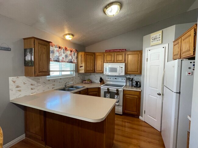 Building Photo - 5942 S 3975 W