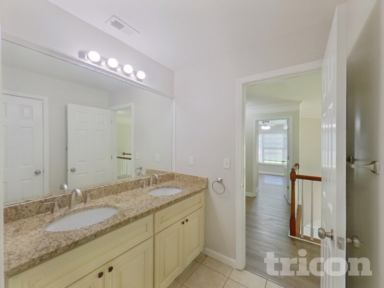 Building Photo - 790 James Madison Dr