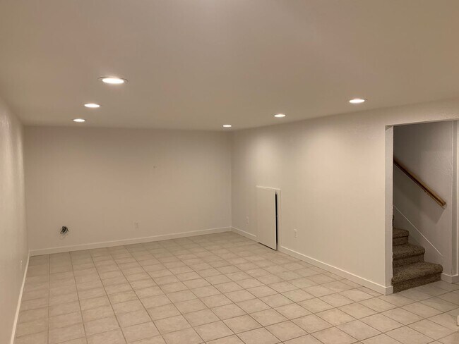Building Photo - 4BD/2BA Table Mesa Home - Close to everything