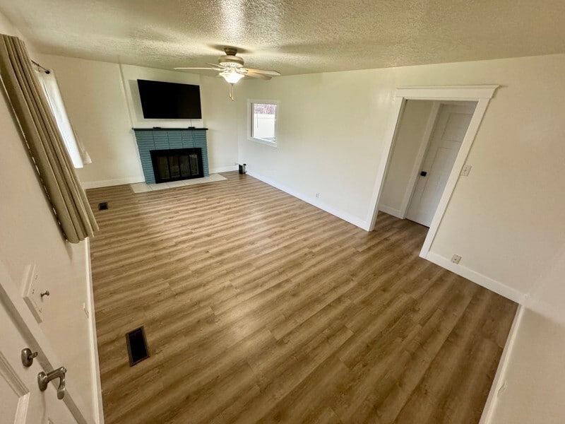 Building Photo - 445 E 700 S