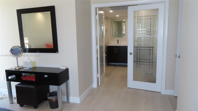 Building Photo - 5701 Collins Ave