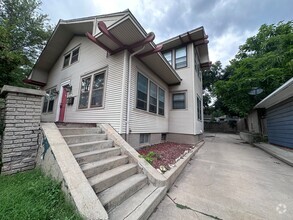 Building Photo - $900 - 3 bed 1 bath - Beautiful apartment ...