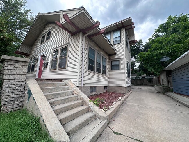 Primary Photo - $875 - 3 bed 1 bath - Beautiful apartment ...