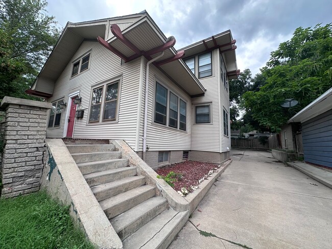 Primary Photo - $900 - 3 bed 1 bath - Beautiful apartment ...