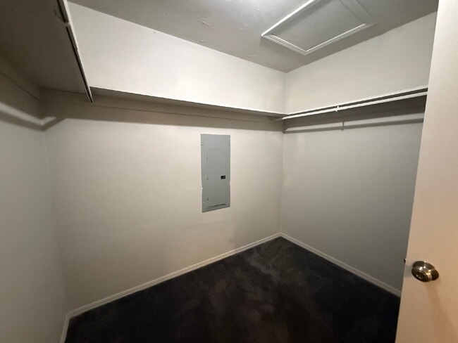 Building Photo - Spacious 4-Bedroom Yukon Home Full of Char...