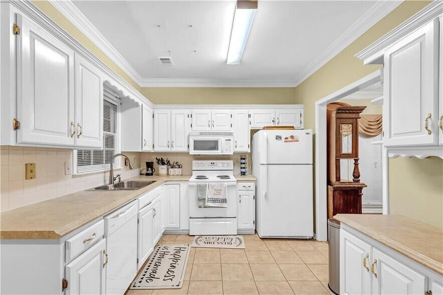 Building Photo - 255 Thornbush Ln