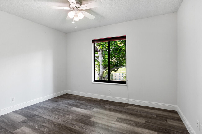Building Photo - 628 Sea Pine Way