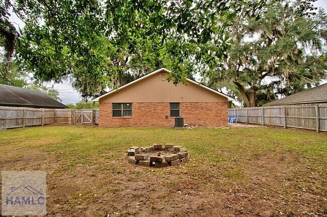 Building Photo - 1567 Pendleton Dr