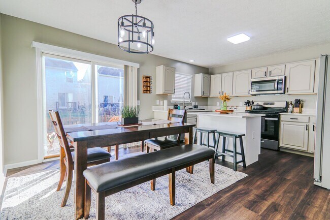 Building Photo - Fort Harrison State Park 4Bed Spacious Retreat