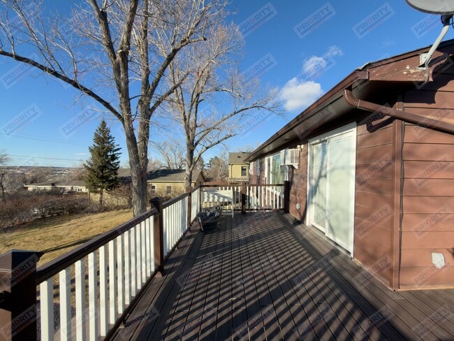 Building Photo - Large 4 bedroom, 2.5 bath downtown home