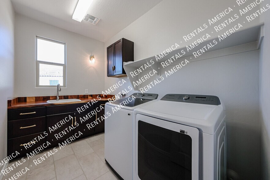 Building Photo - 11128 S 54th Ln