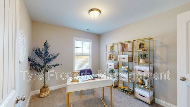 Building Photo - 11 @ Main