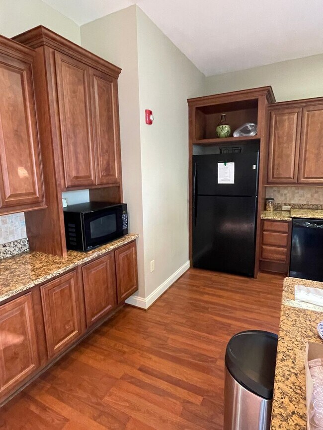 Building Photo - Updated 2  Bedroom, 2 Bath Condo  - Westwood Village at Charter Colony