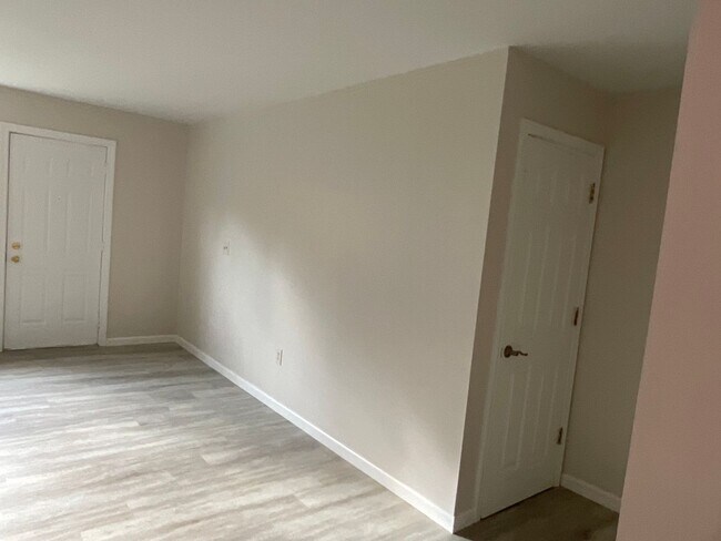 Building Photo - Lovely remodeled 1 bedroom Condo