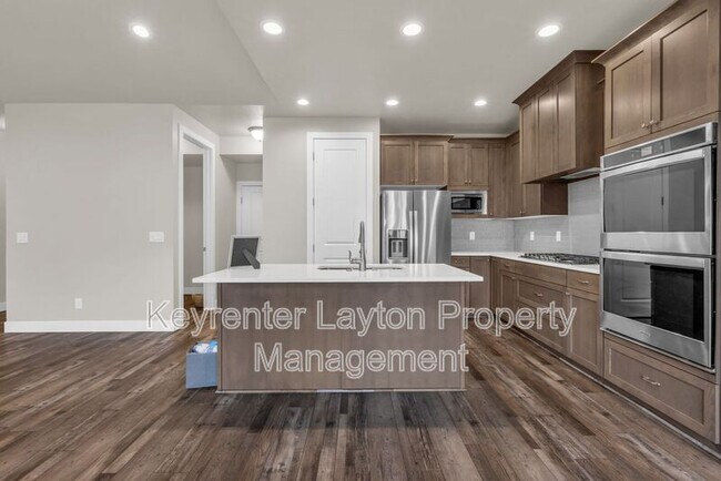 Building Photo - 1447 E Daylily Ct