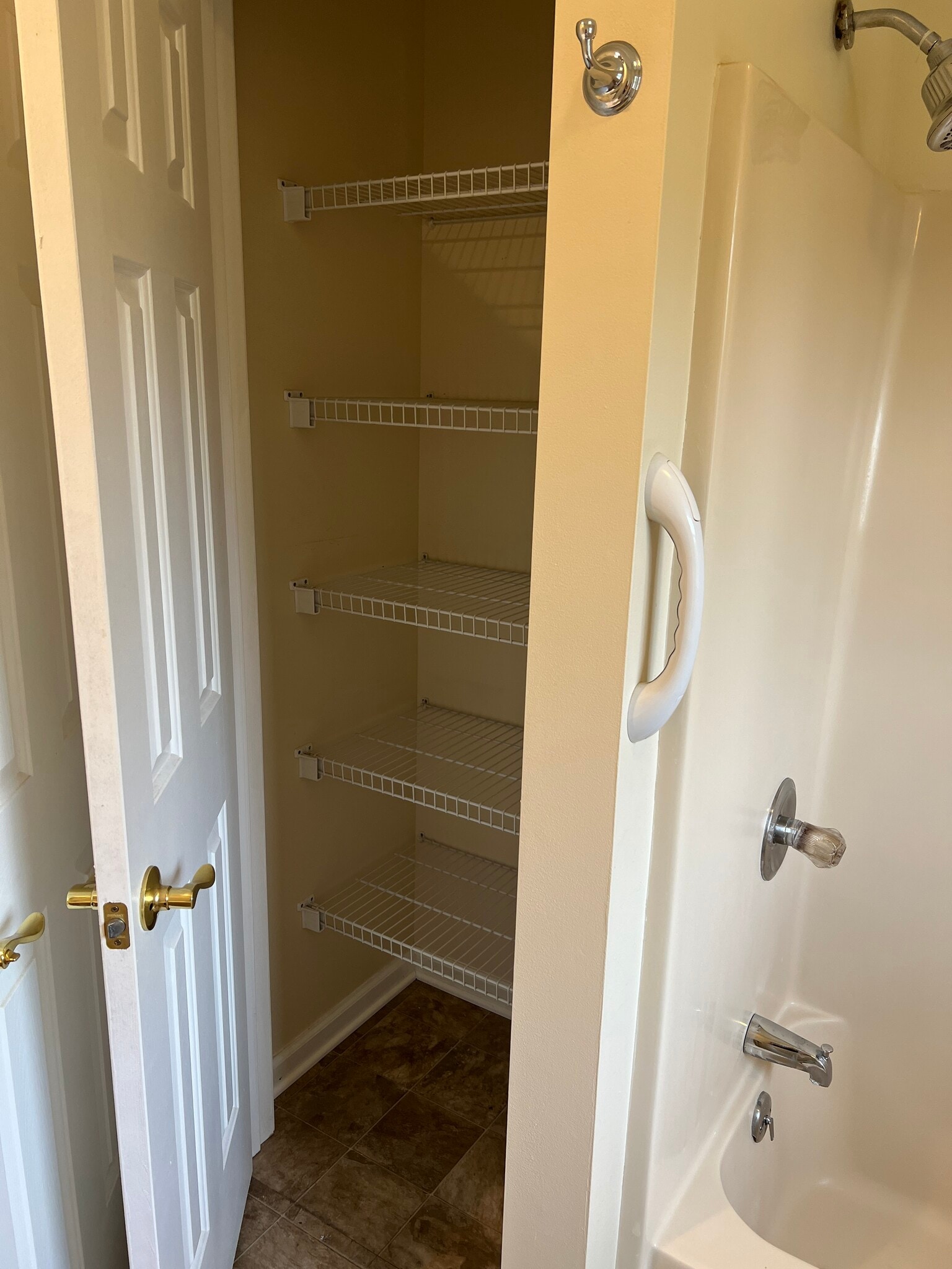 Building Photo - 4171 Kittatinny Dr