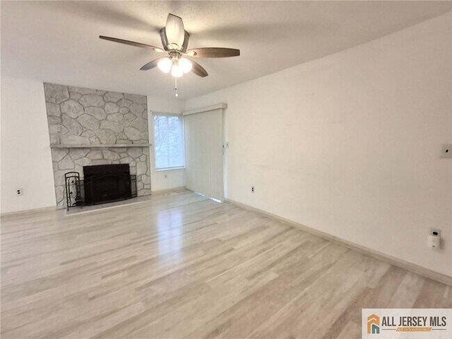 Building Photo - 9 Chatham Square