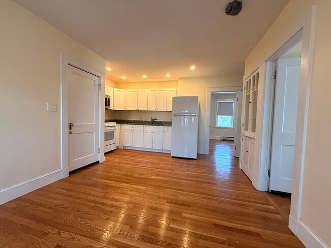 Building Photo - 24 Brook Rd