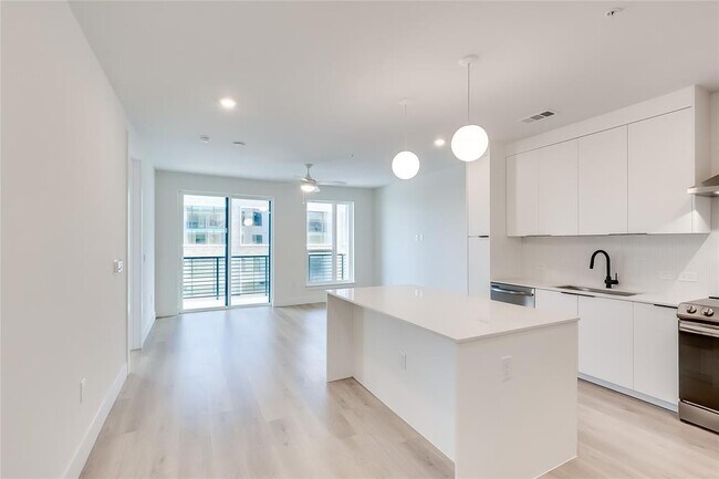 Building Photo - 1701 Simond Ave Ave