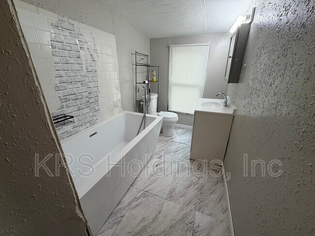 Building Photo - 1145 23rd St
