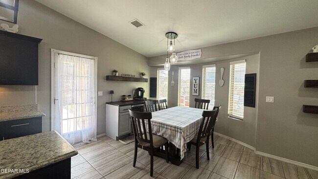 Building Photo - 11613 Flor Galatea Wy