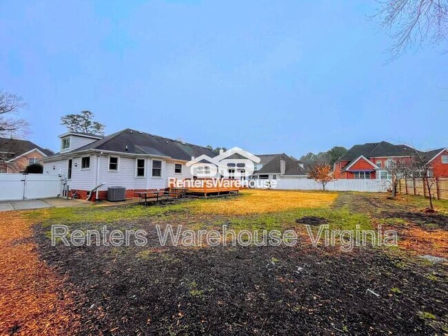 Building Photo - 352 Peace Haven Dr