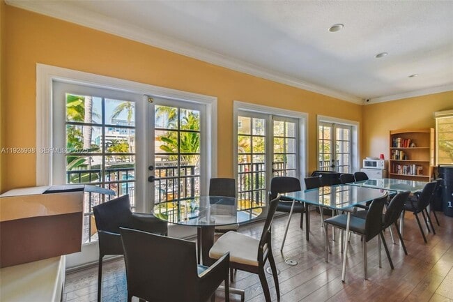 Building Photo - 2945 NE 185th St