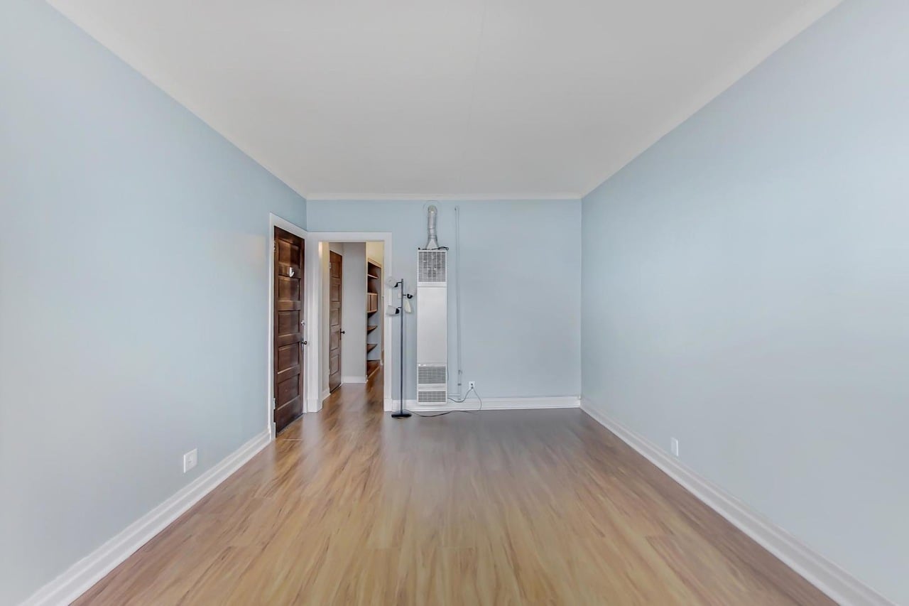 Unit 2 - Living Room - 2733 N Ridgeway Ave