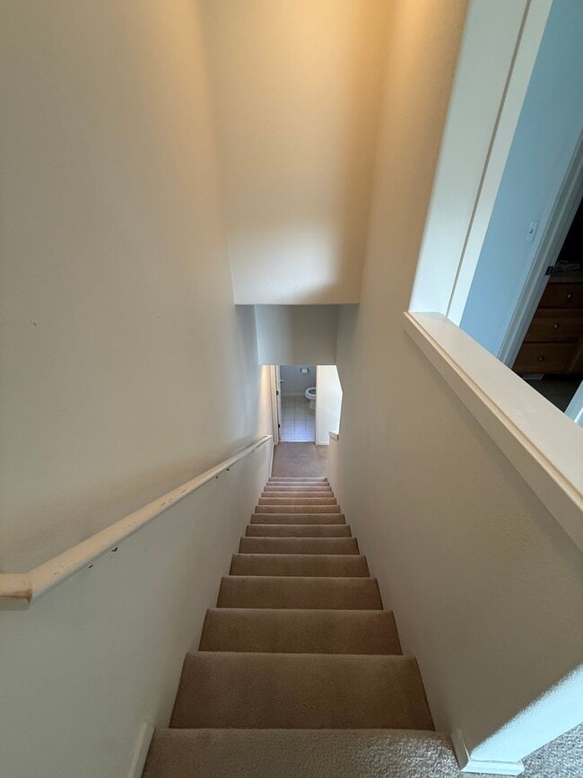 Building Photo - Spacious Beaverton Living – Prime Location...