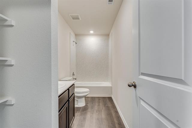 Building Photo - 2125 Croton Ave